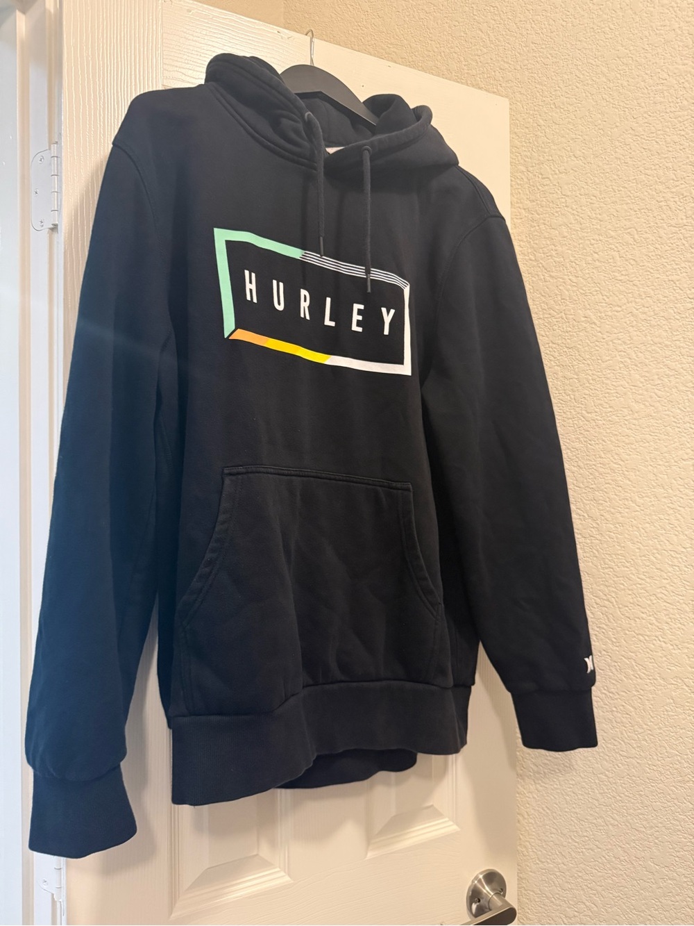 Hurley Men’s Black Graphic Pullover Hoodie Logo Sweatshirt
